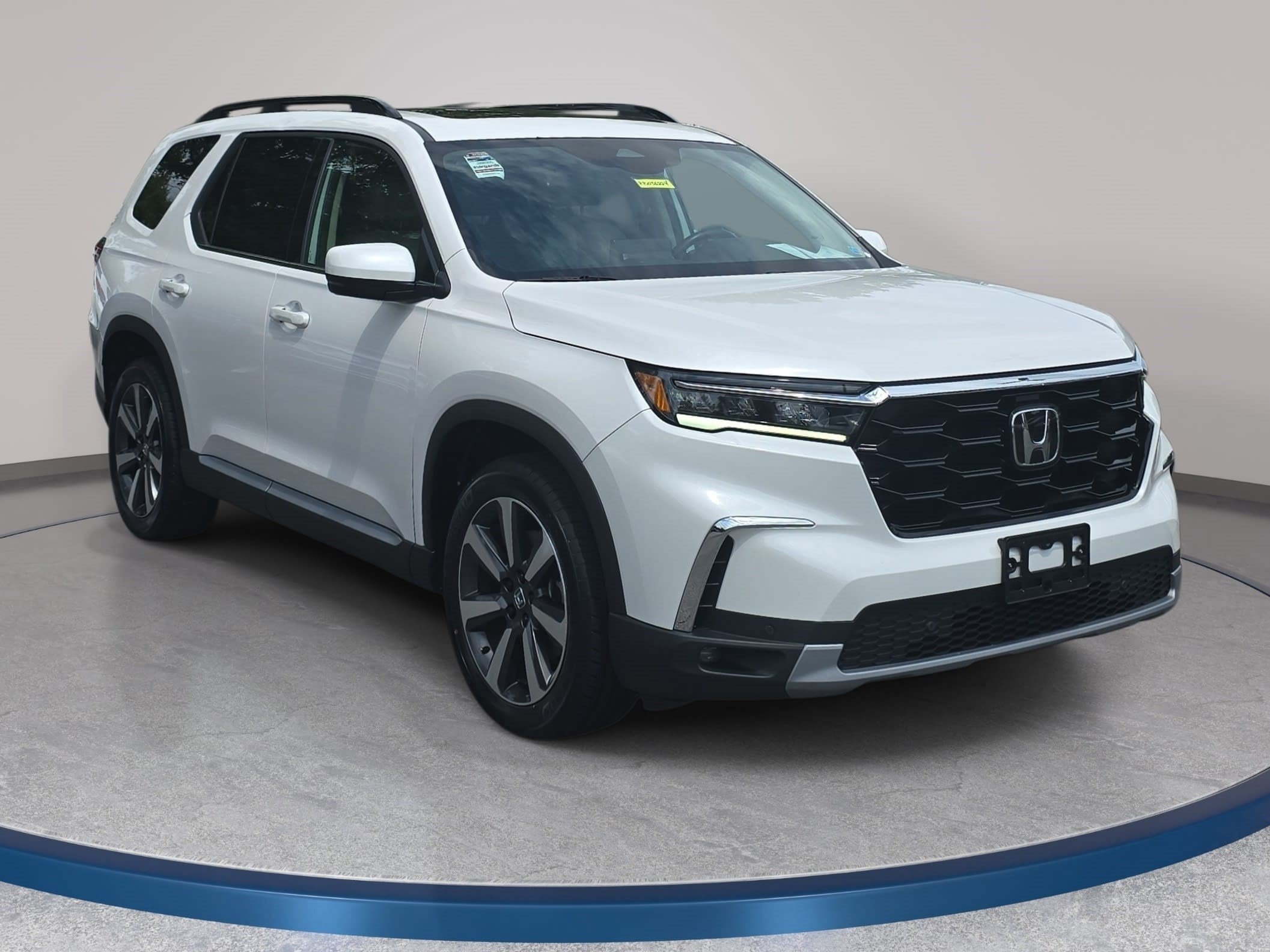 Used 2024 Honda Pilot Touring image 3