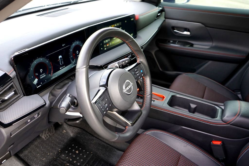 Used 2025 Nissan Kicks SR image 9