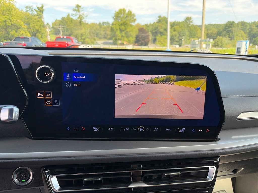 Used 2026 Chevrolet Traverse LT AWD/4WD image 25
