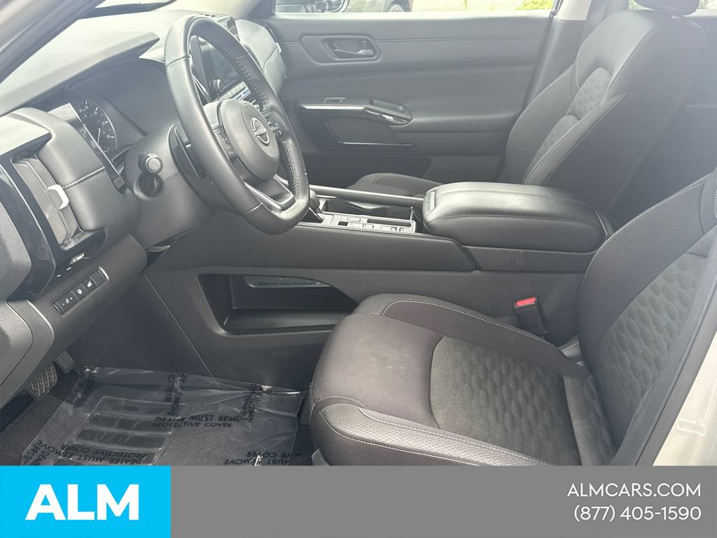 Used 2025 Nissan Pathfinder SV FWD image 11