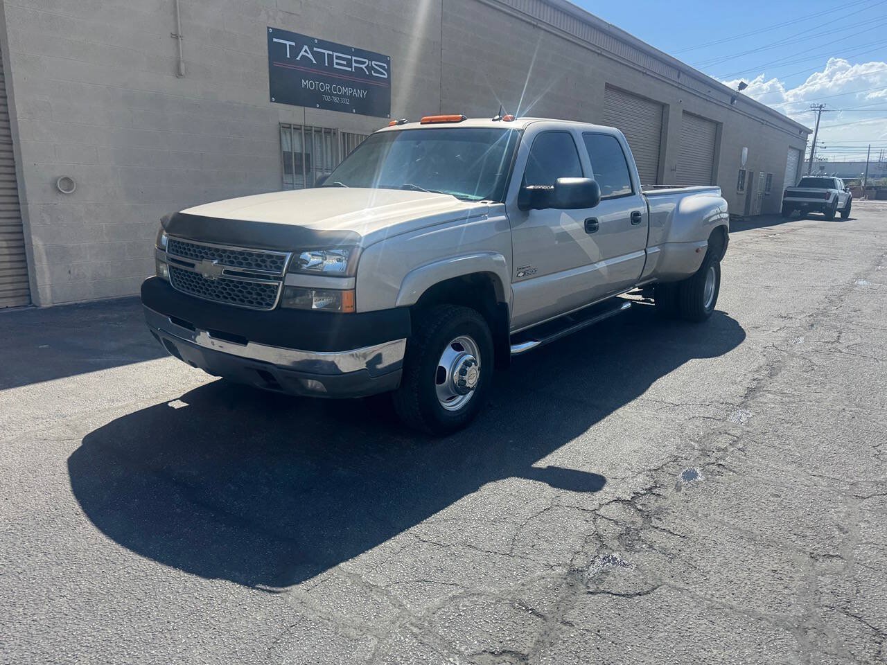 Used 2005 Chevrolet Silverado 3500 LT w/ Heavy-Duty Power Package RWD image 3