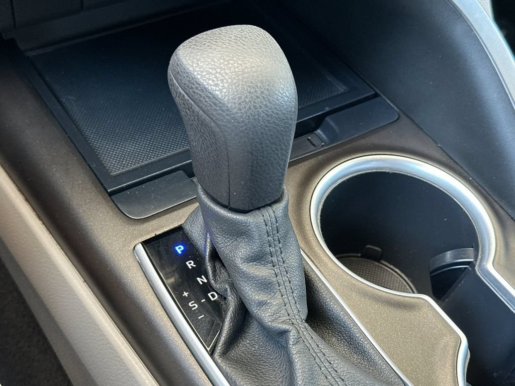 Used 2021 Toyota Camry LE w/ Convenience Package FWD image 19
