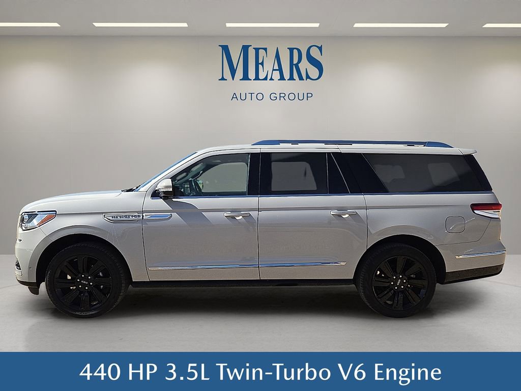 Used 2024 Lincoln Navigator L Reserve image 3