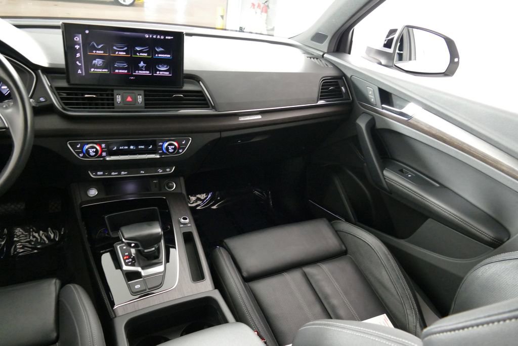 Used 2021 Audi Q5 2.0T Premium Plus w/ Premium Plus Package AWD/4WD image 8