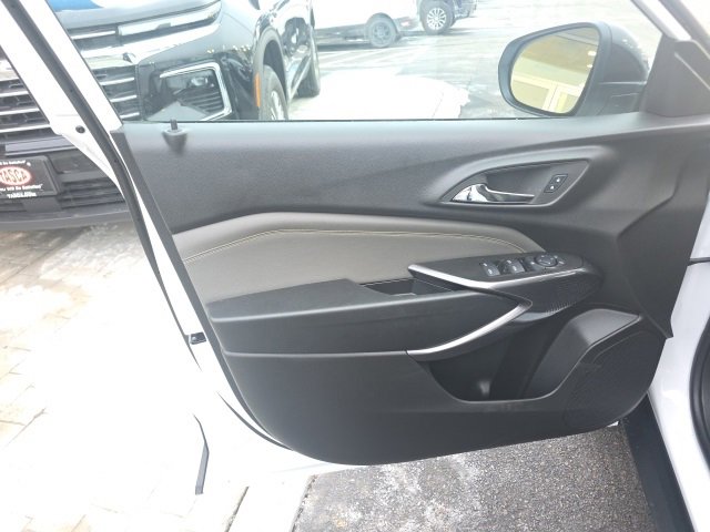 Used 2026 Chevrolet Trax ACTIV w/ Sunroof Package image 11