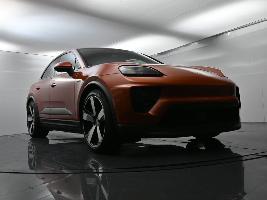 Certified 2025 Porsche Macan Electric image 54