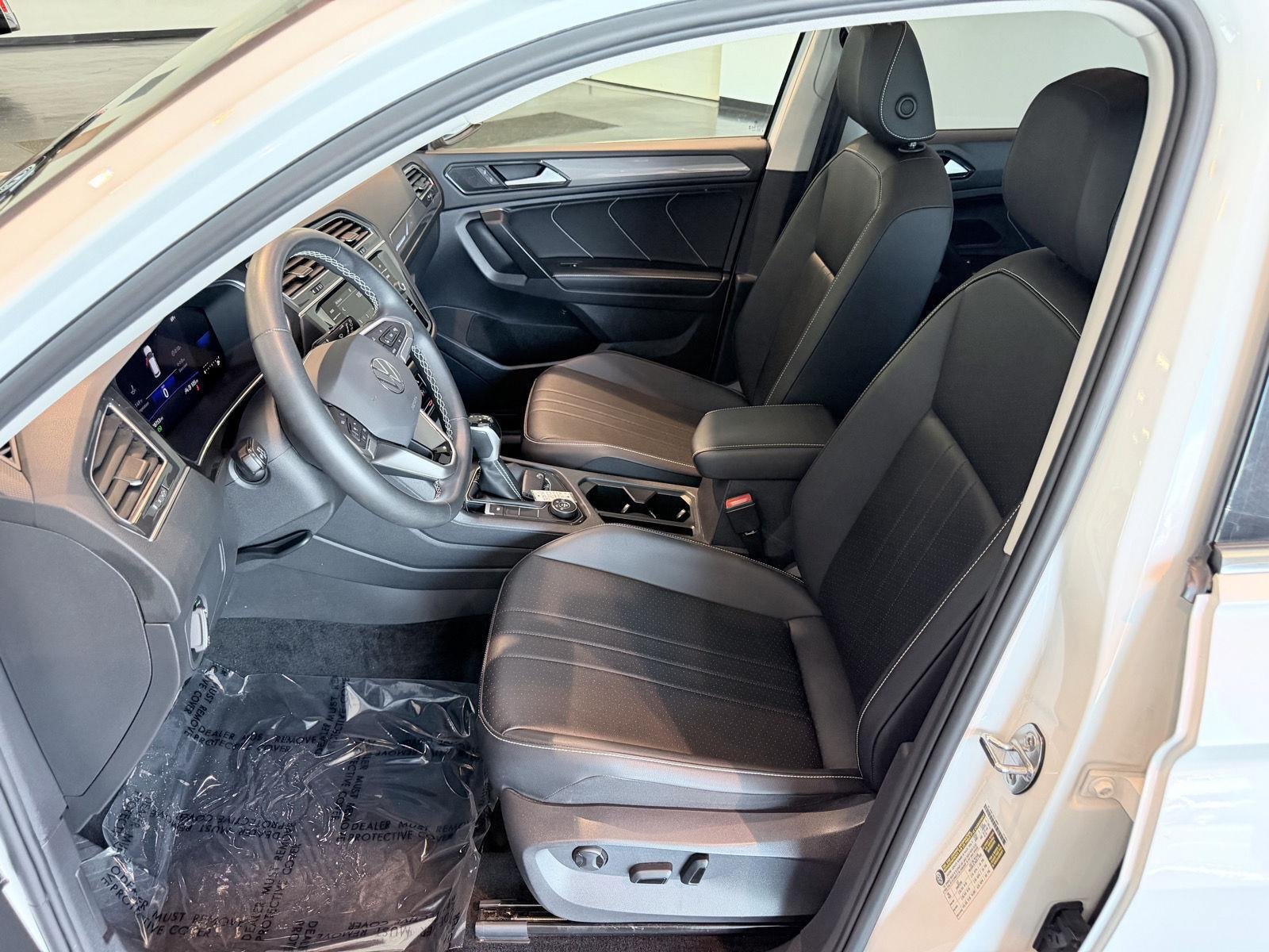 Used 2023 Volkswagen Tiguan SE AWD/4WD image 36