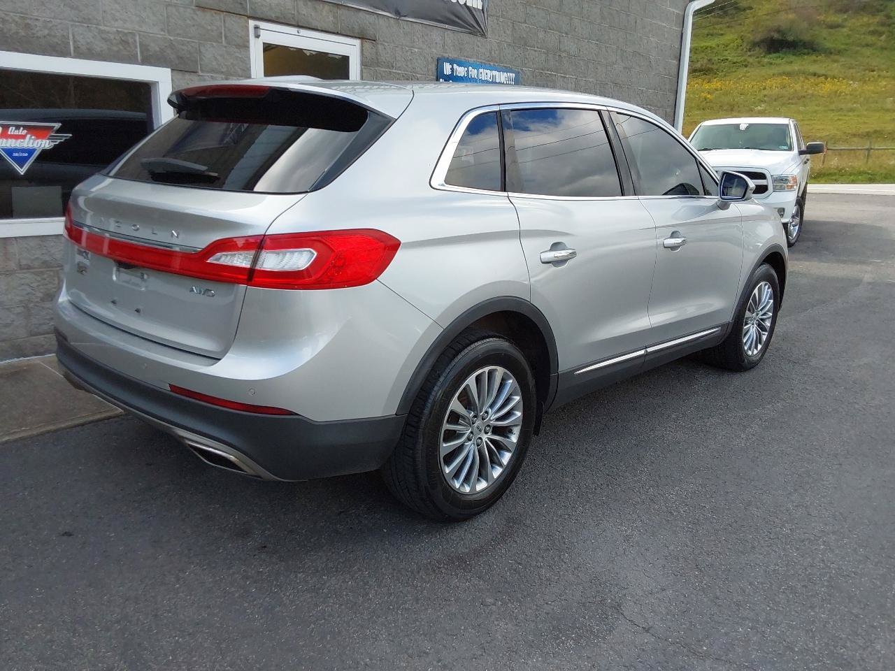 Used 2018 Lincoln MKX Select w/ Select Plus Package AWD/4WD image 3