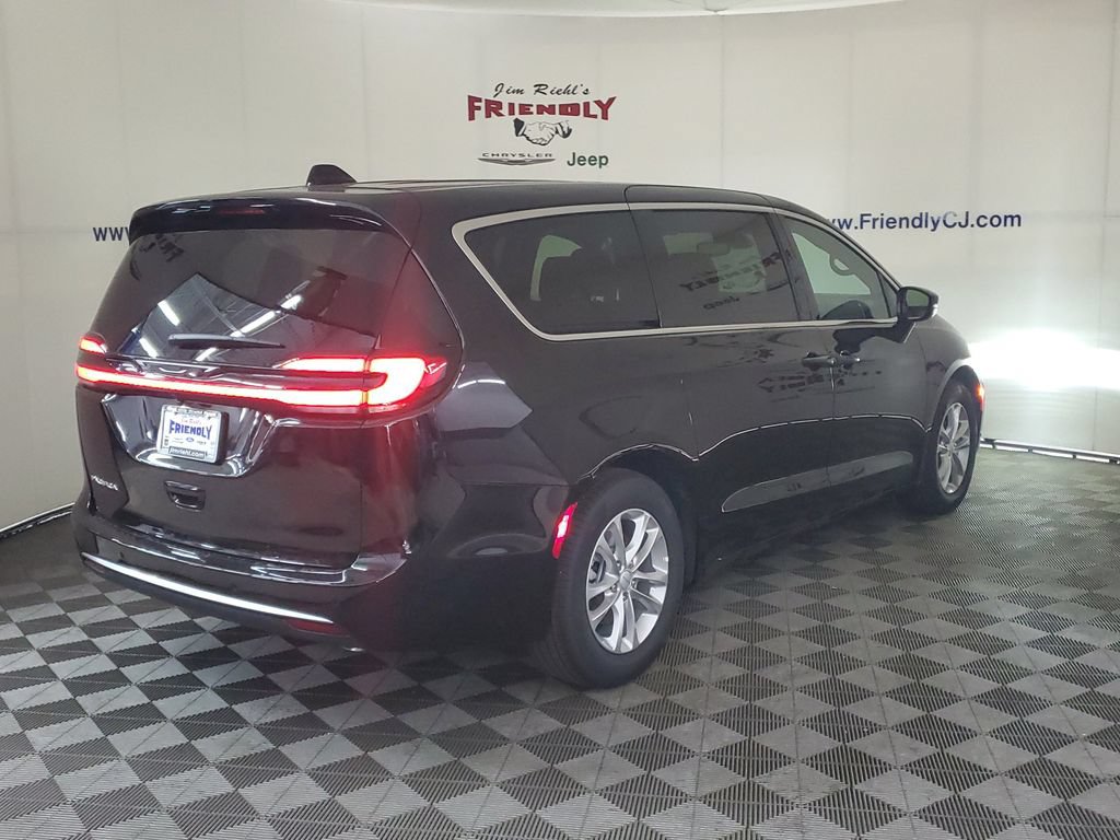 New 2027 Chrysler Pacifica Select FWD image 3