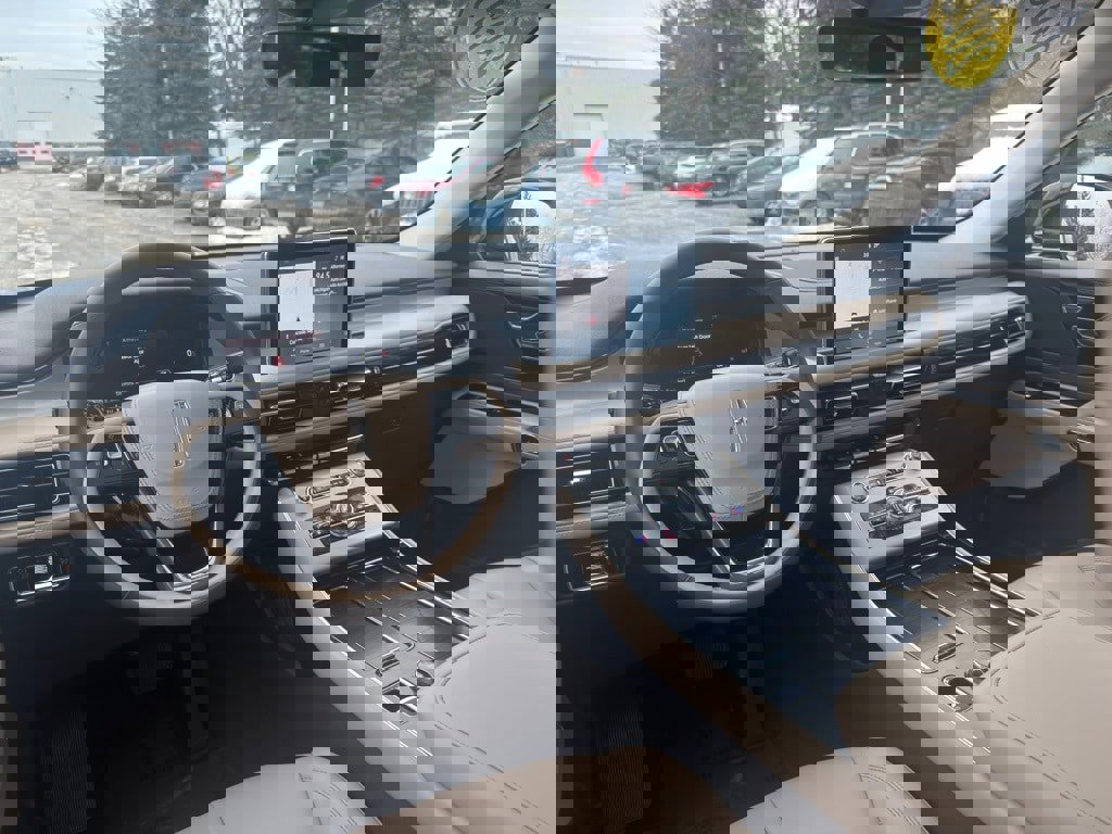 Used 2023 Lincoln Aviator AWD w/ Premium Package image 15