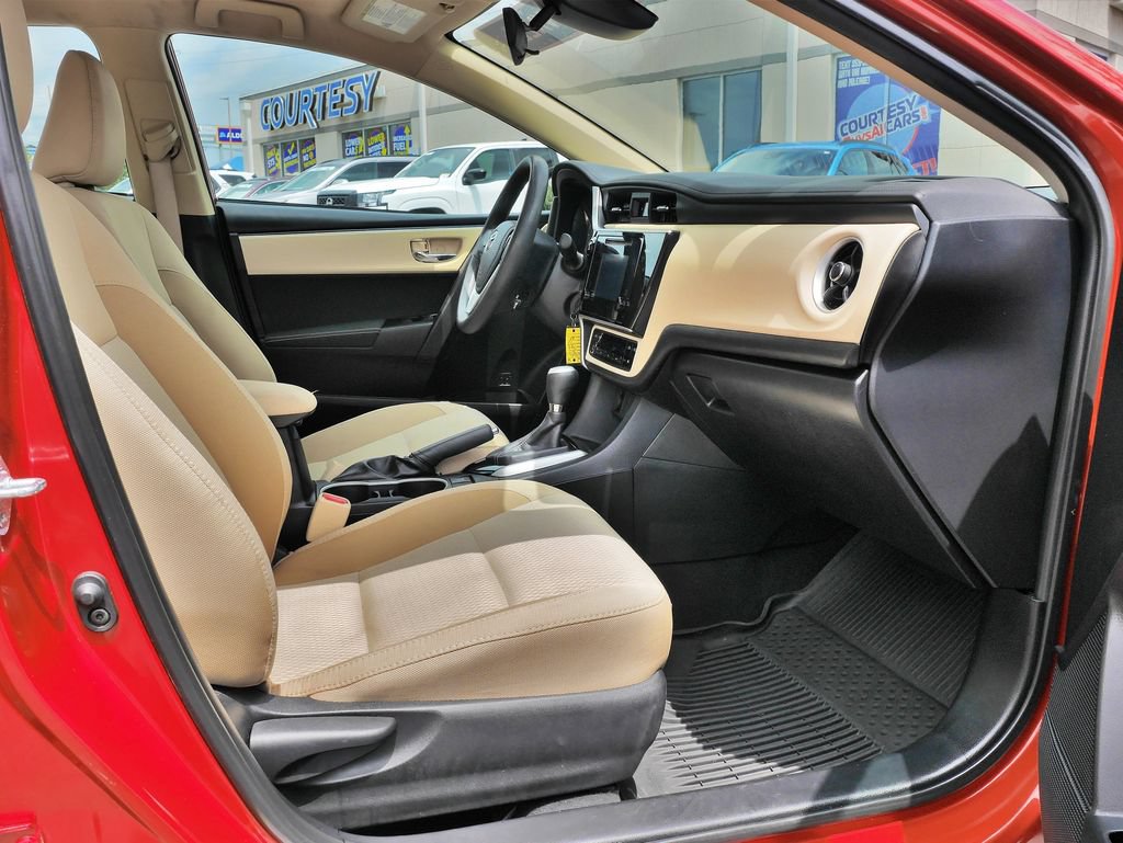 Used 2017 Toyota Corolla LE FWD image 12