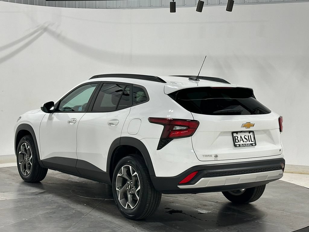 Used 2024 Chevrolet Trax LT w/ Driver Confidence Package FWD image 13