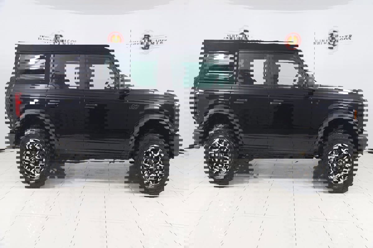 Used 2022 Ford Bronco 4-Door image 2