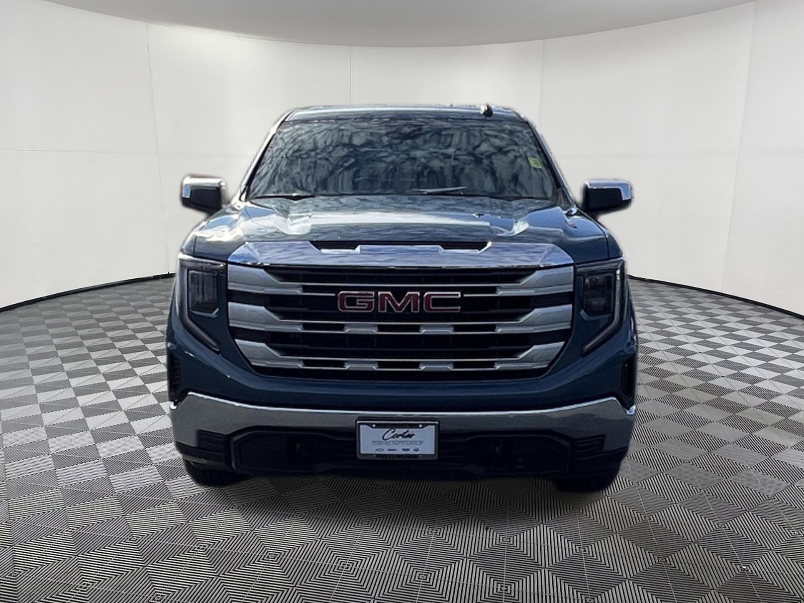 Used 2024 GMC Sierra 1500 SLE AWD/4WD image 2