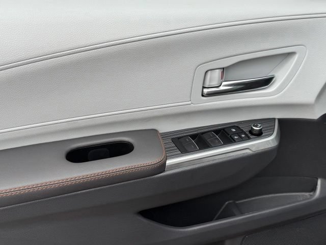 Used 2024 Toyota Sienna XSE FWD image 11