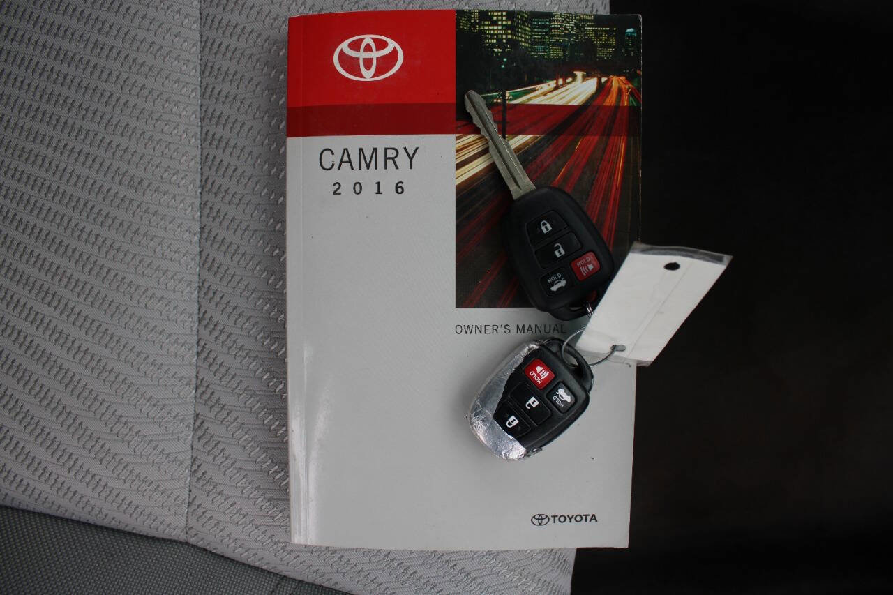 Used 2016 Toyota Camry LE image 39