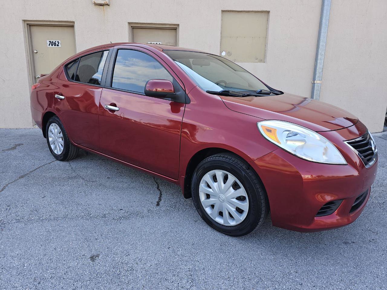 Used 2013 Nissan Versa SV FWD image 18