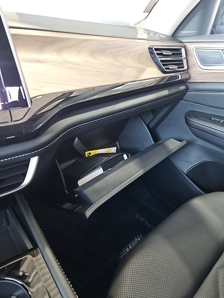 New 2026 Volkswagen Atlas SE image 33