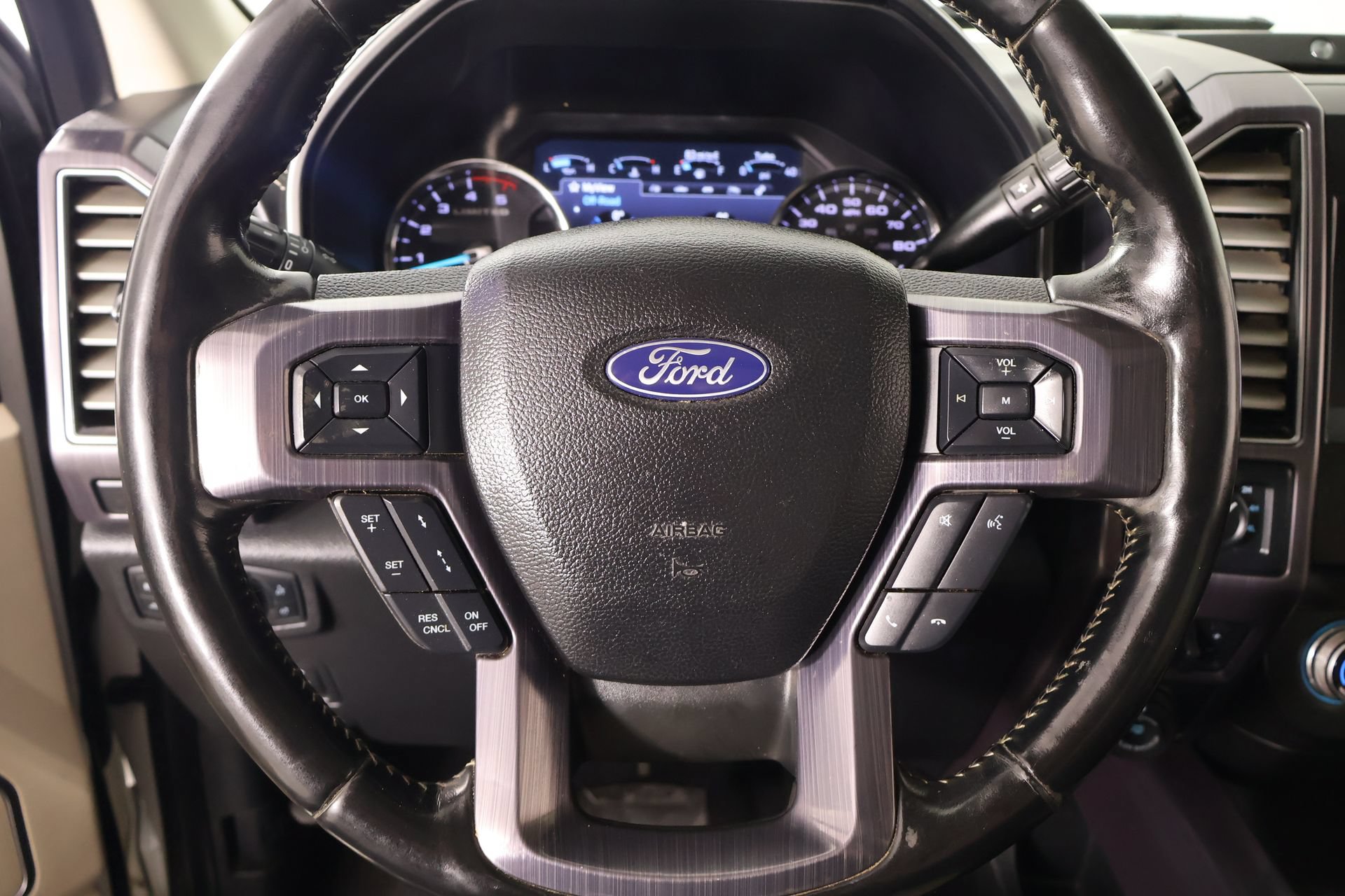Used 2020 Ford F250 Limited AWD/4WD image 3