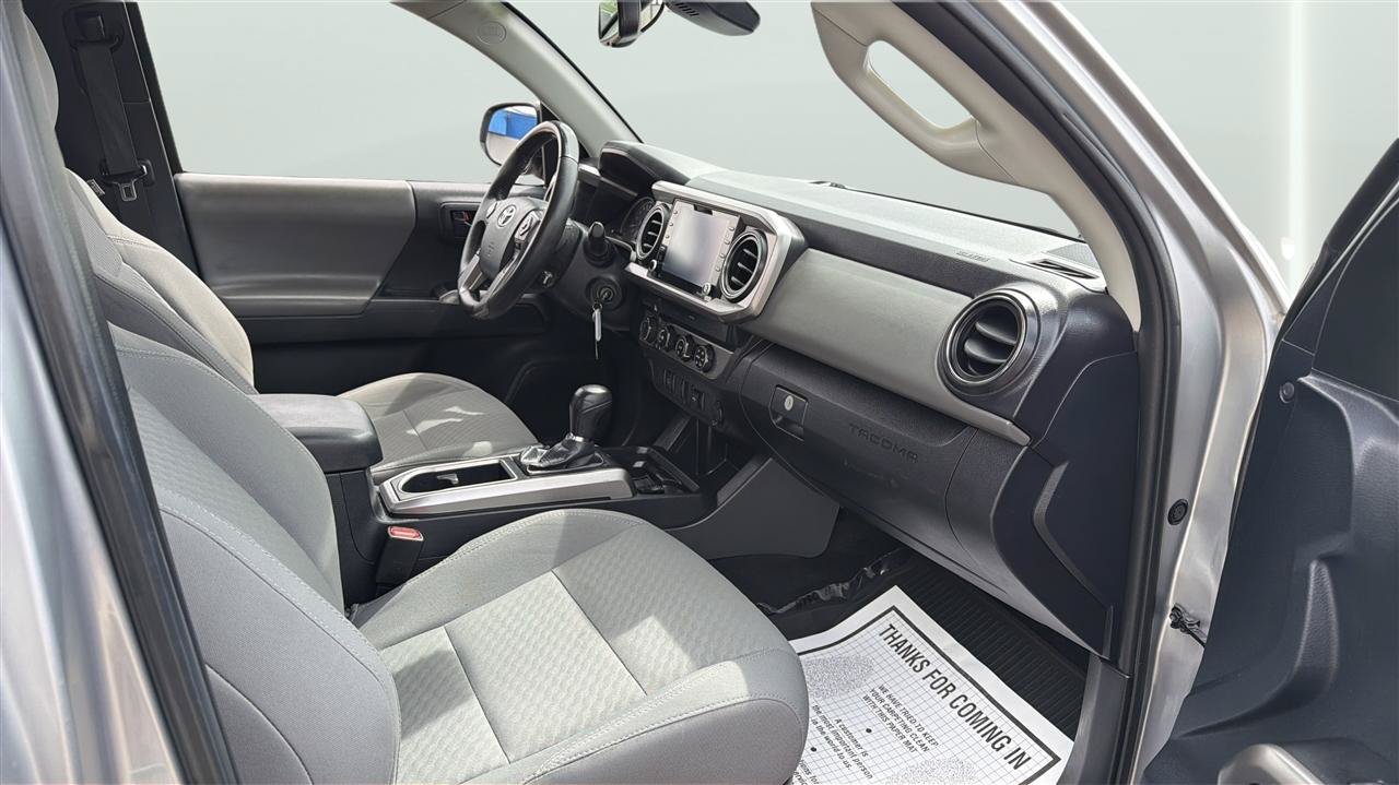 Used 2020 Toyota Tacoma SR5 w/ Blackout Package AWD/4WD image 15