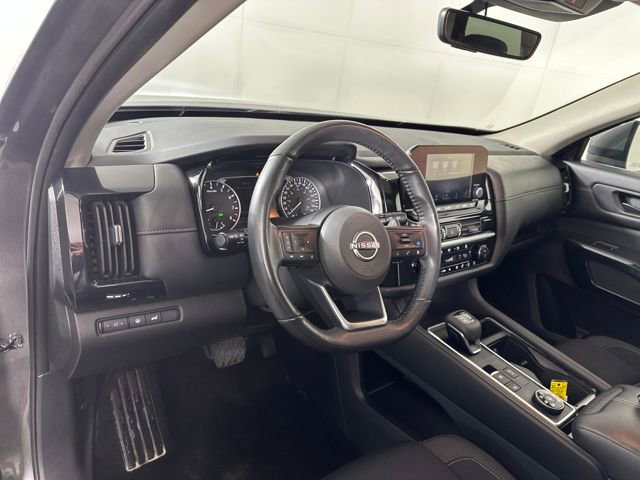 Used 2024 Nissan Pathfinder SV image 13