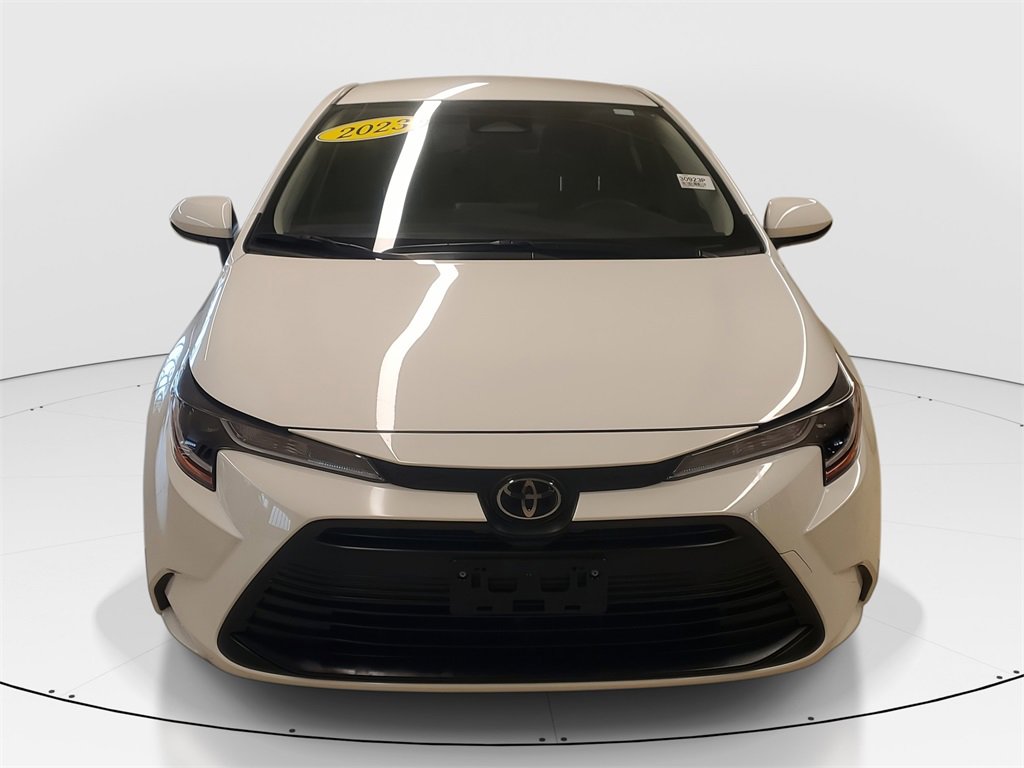 Used 2023 Toyota Corolla LE image 2