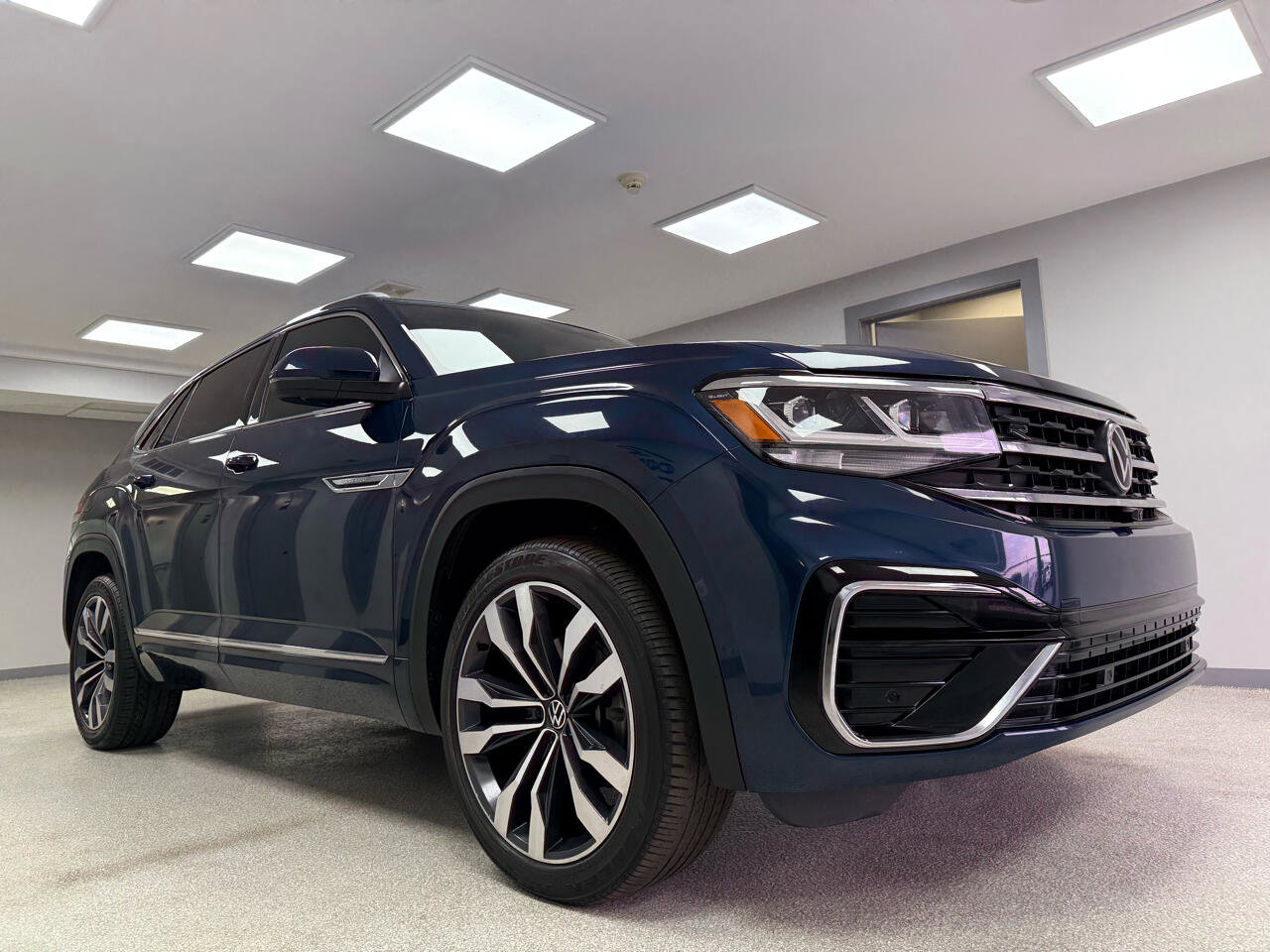 Used 2021 Volkswagen Atlas Cross Sport SEL Premium image 4
