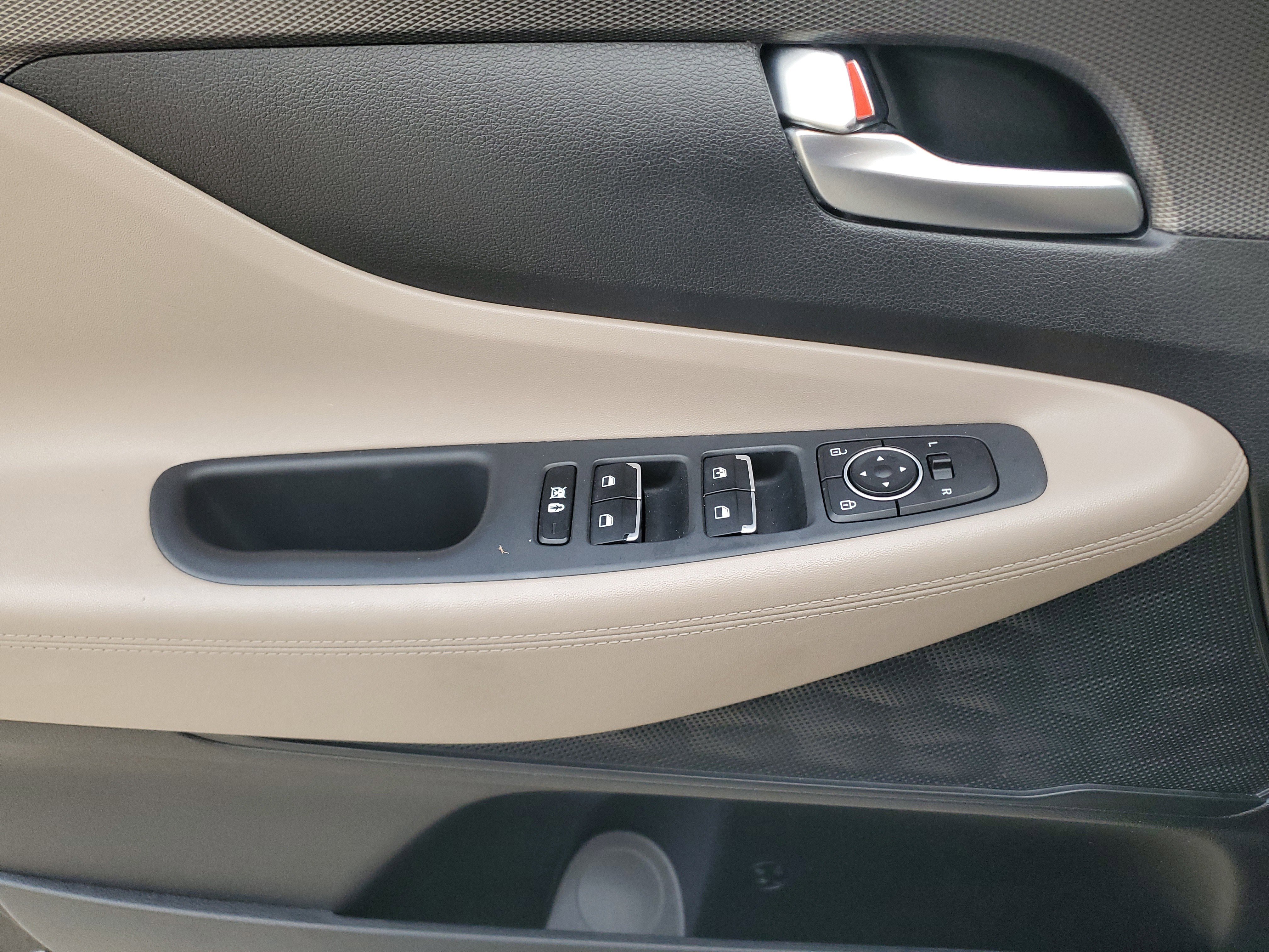 Used 2019 Hyundai Santa Fe SE image 17