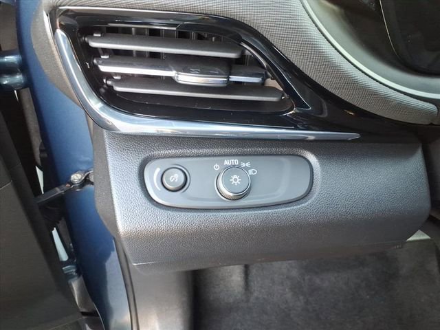 Used 2025 Buick Envista Sport Touring w/ Experience Buick Package FWD image 29