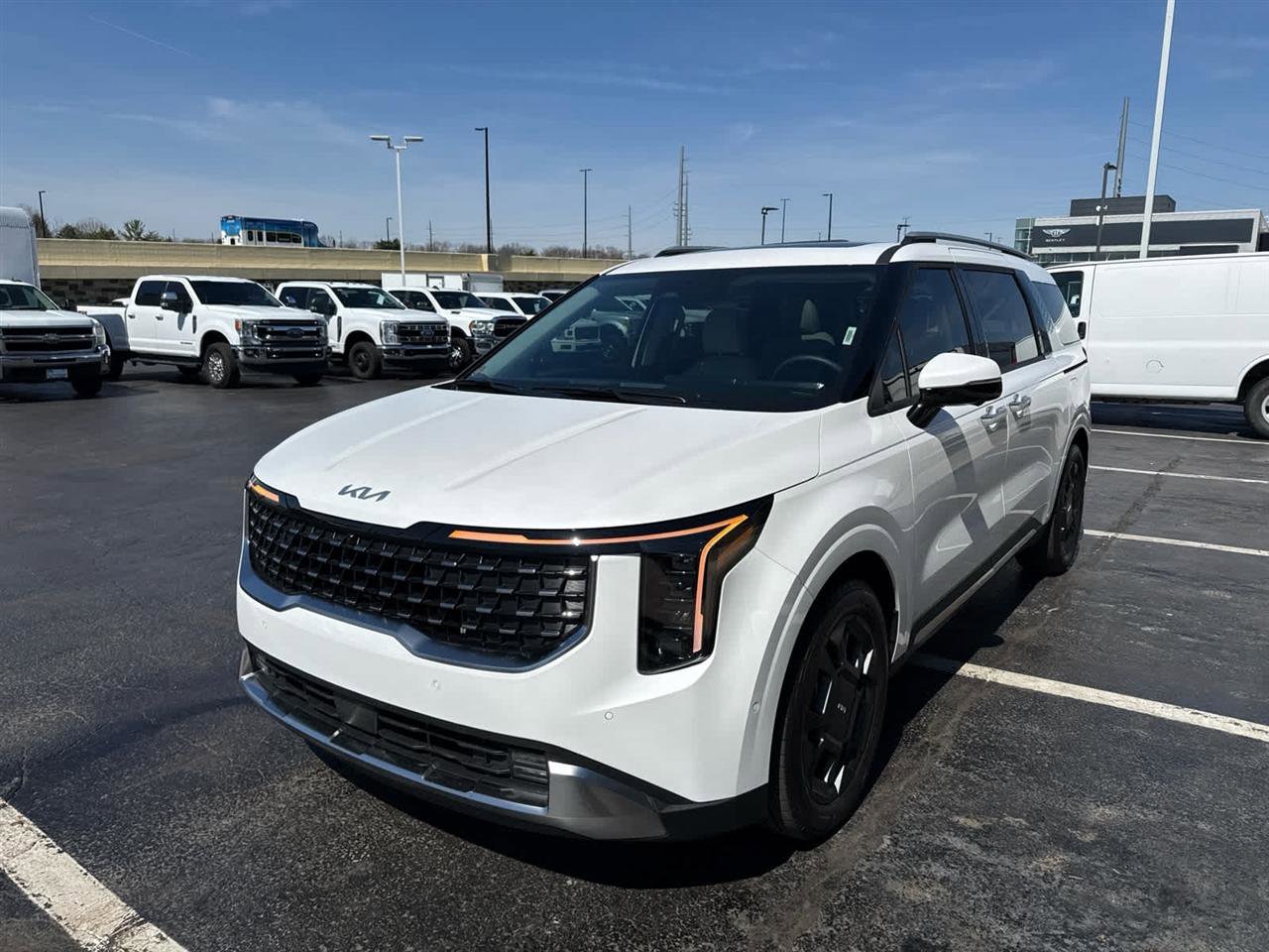 Used 2026 Kia Carnival SX image 4