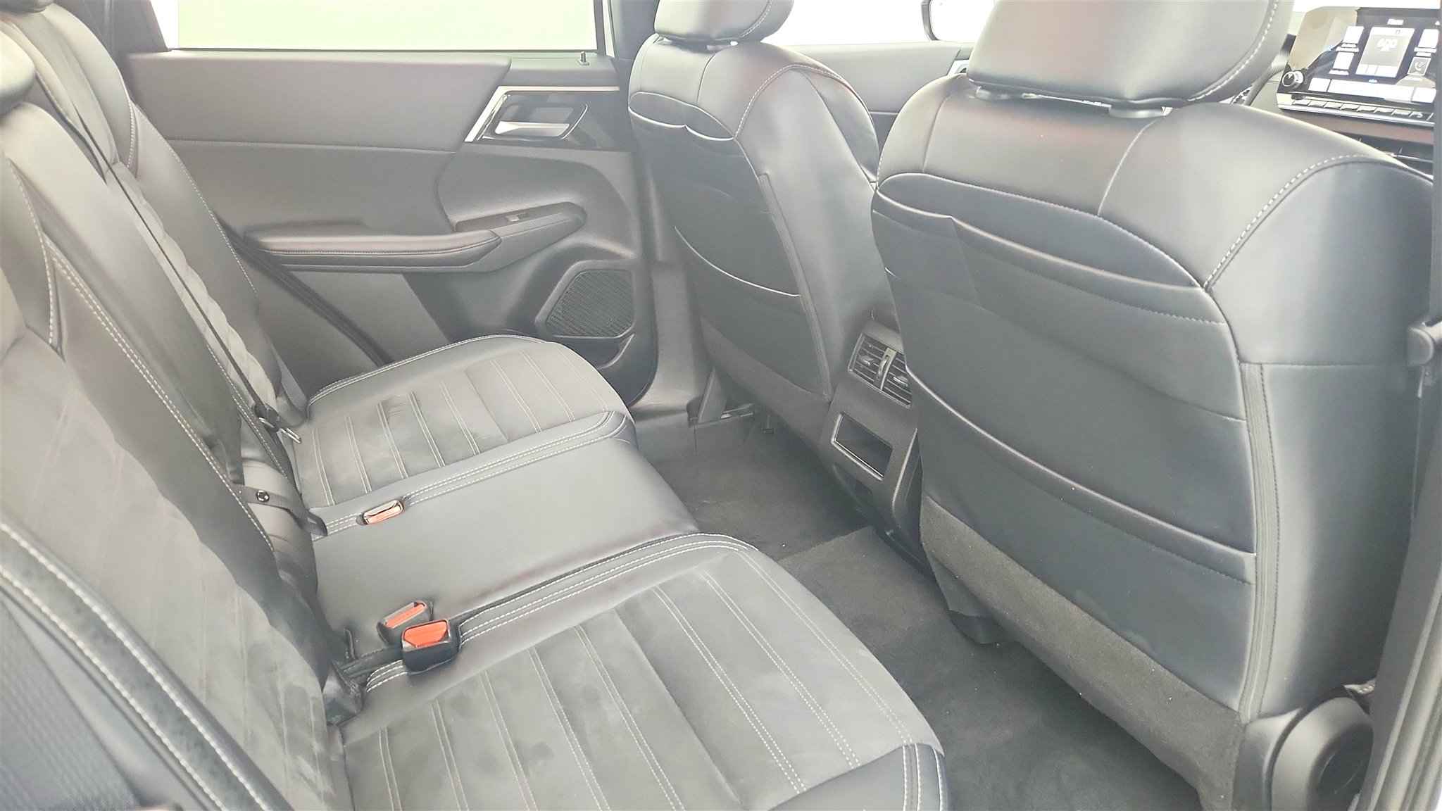 Used 2024 Mitsubishi Outlander FWD image 20