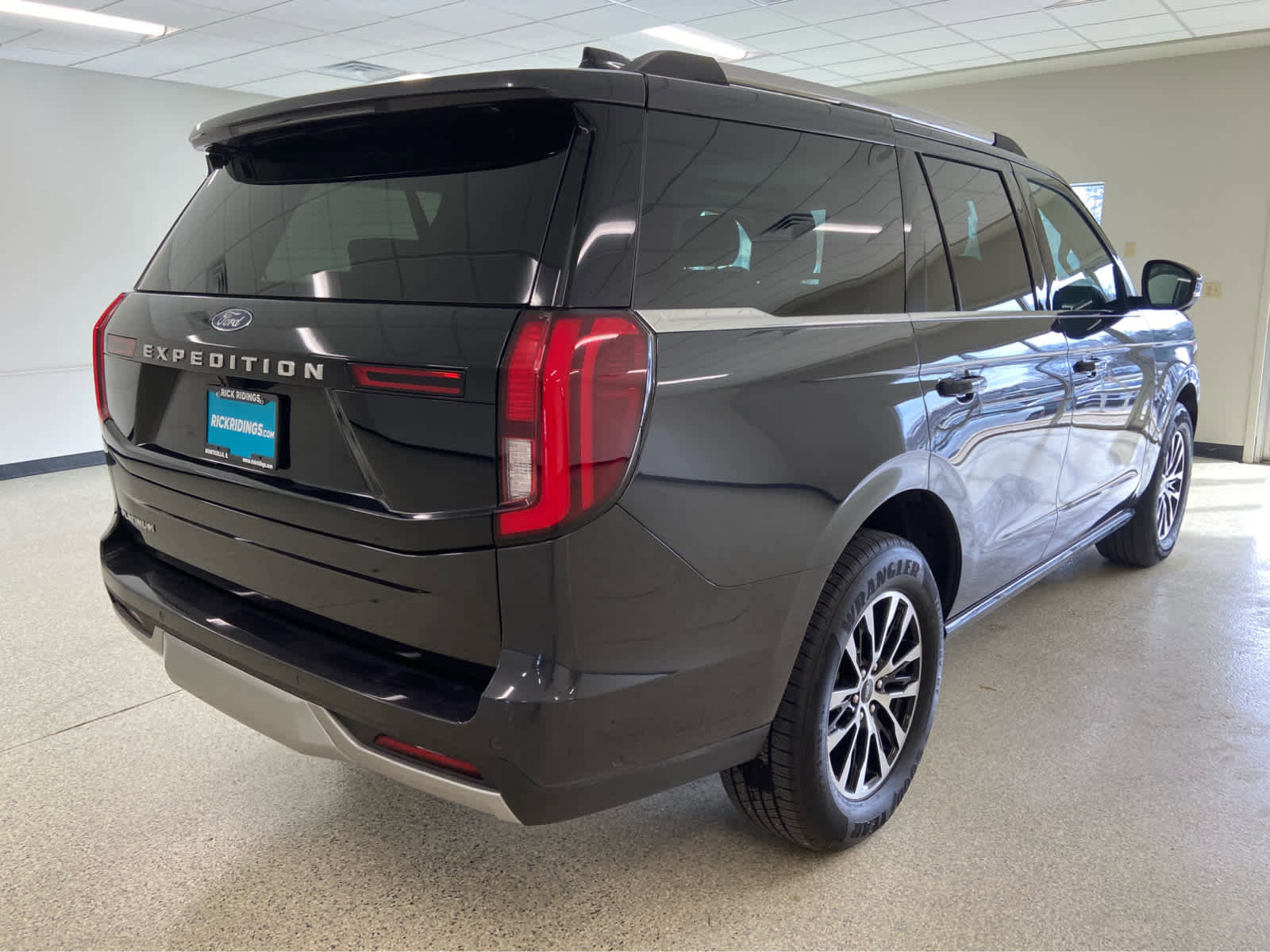 Used 2025 Ford Expedition Platinum image 8