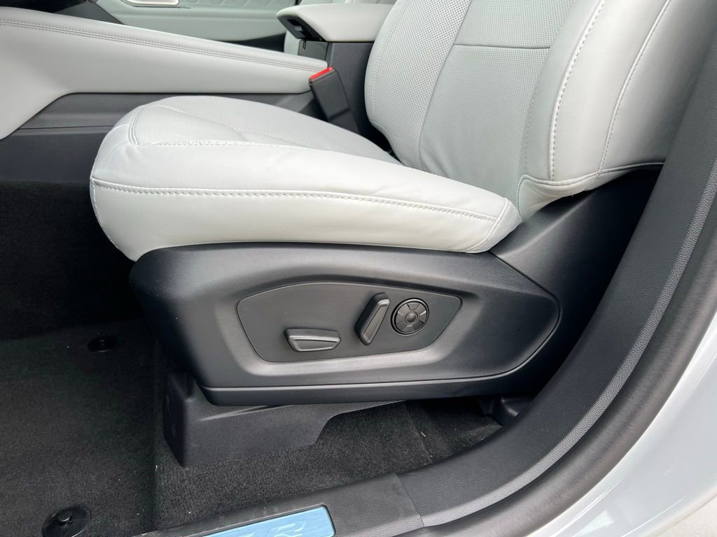 New 2026 Ford Explorer Platinum w/ LUX Leather Package image 13