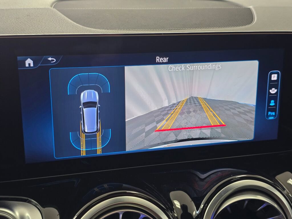 Used 2025 Mercedes-Benz GLB 250 4MATIC image 40