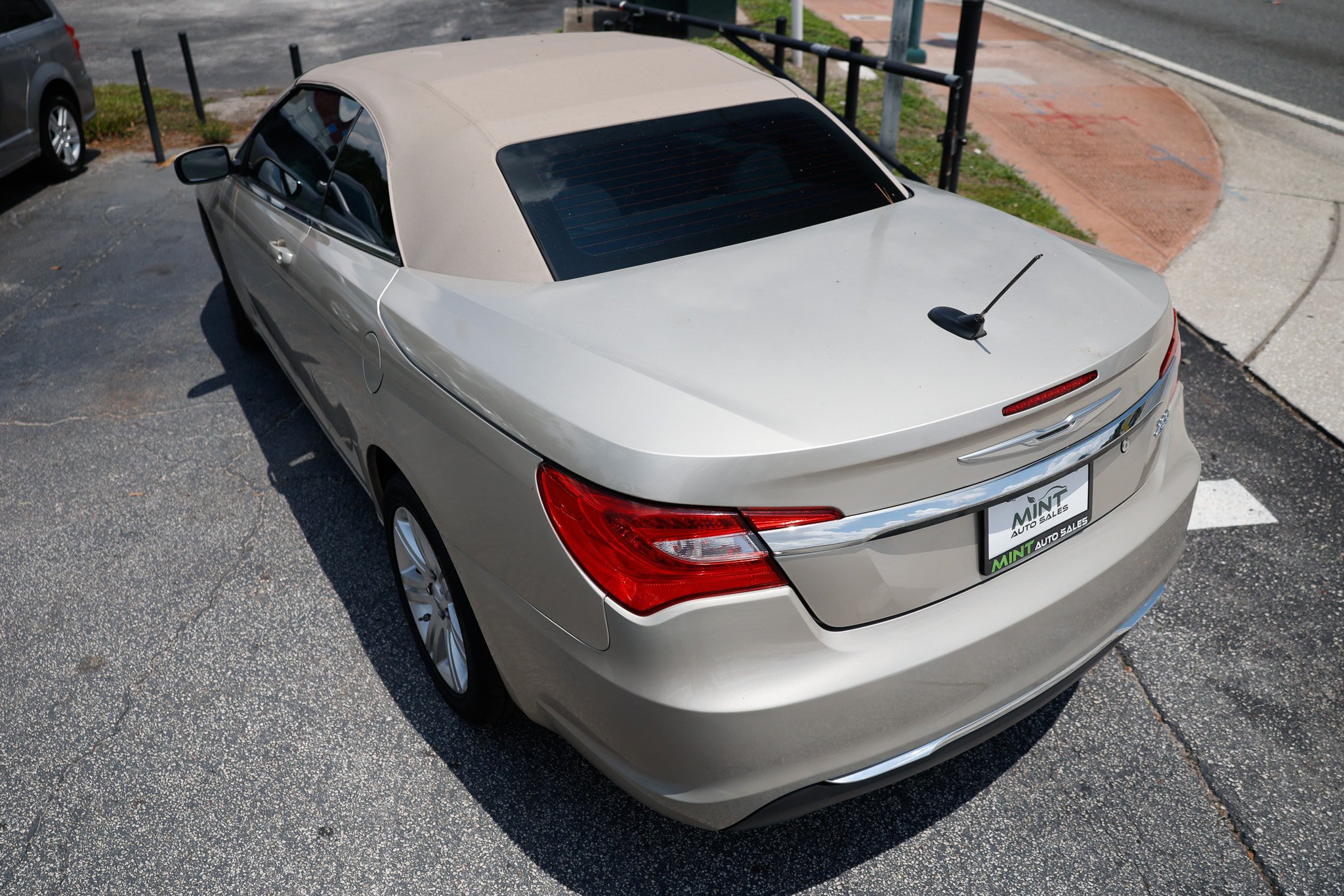 Used 2013 Chrysler 200 Touring w/ Cold Weather Group FWD image 8