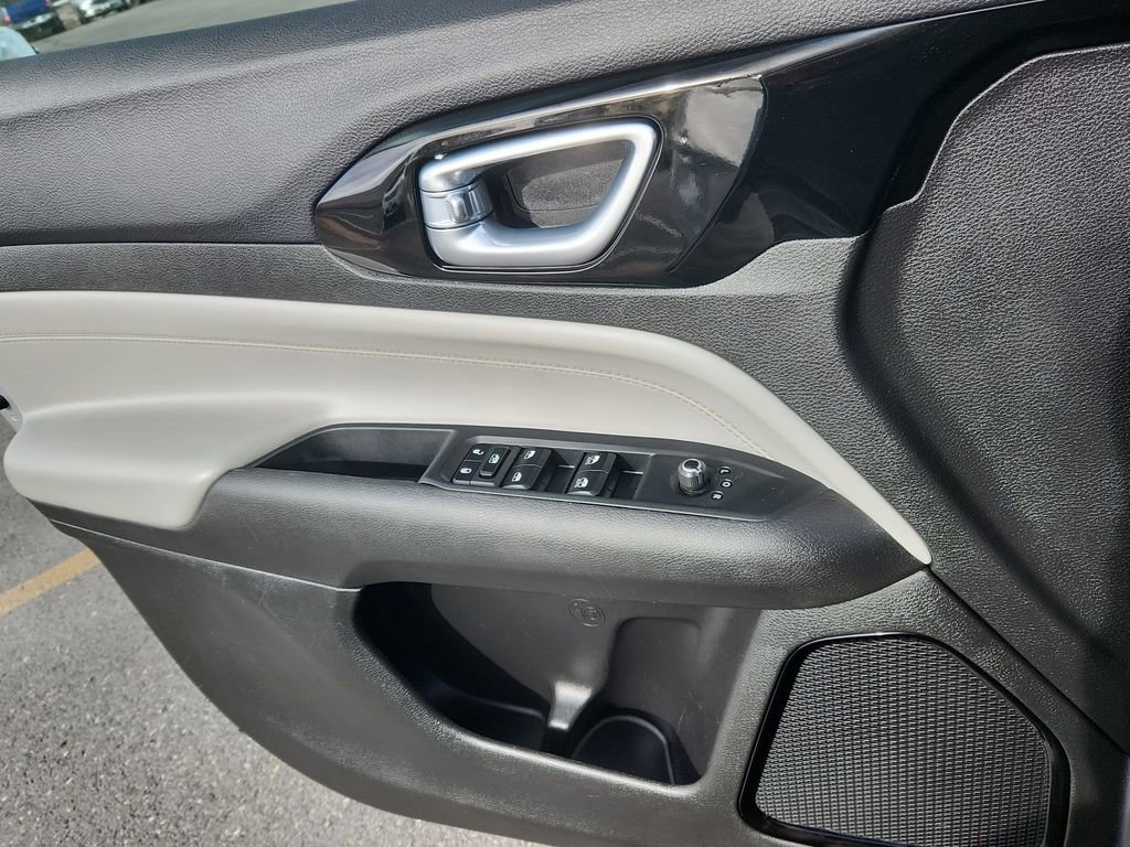 Used 2025 Jeep Compass Limited image 9