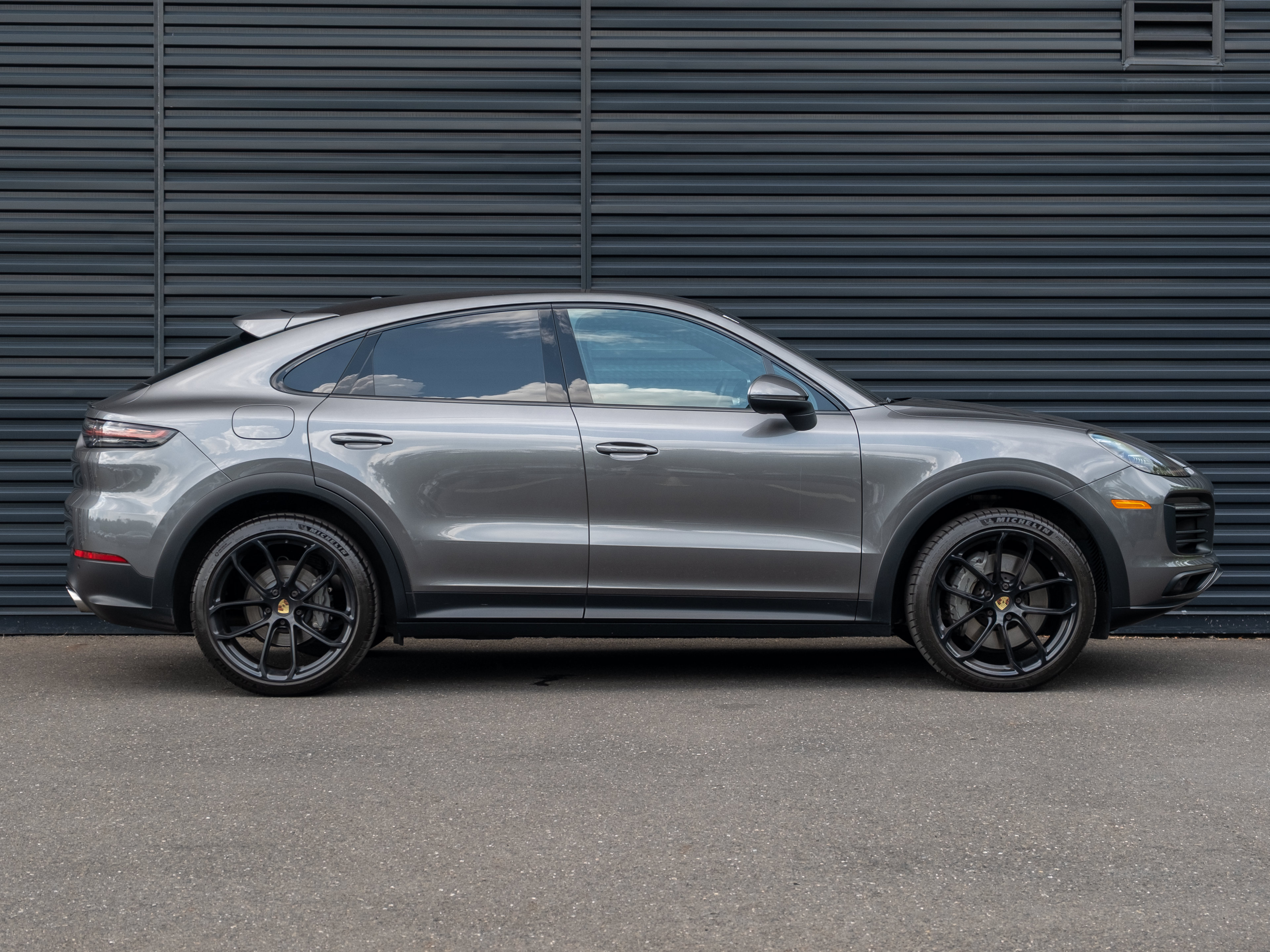 Certified 2022 Porsche Cayenne S AWD/4WD image 9