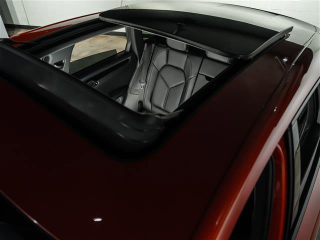 Certified 2025 Porsche Macan image 17