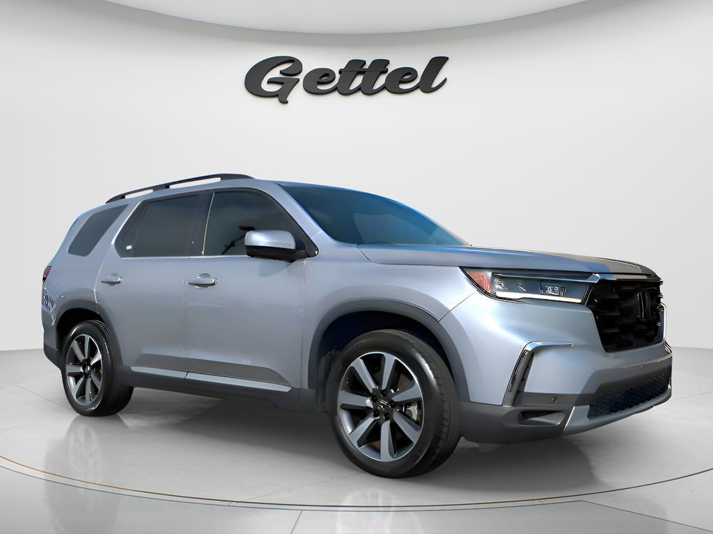 Used 2024 Honda Pilot Touring image 3