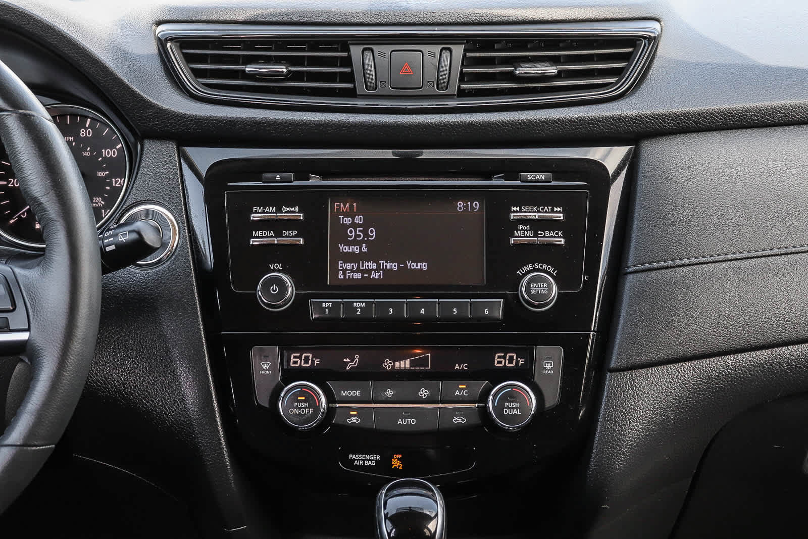 Used 2017 Nissan Rogue SV FWD image 18