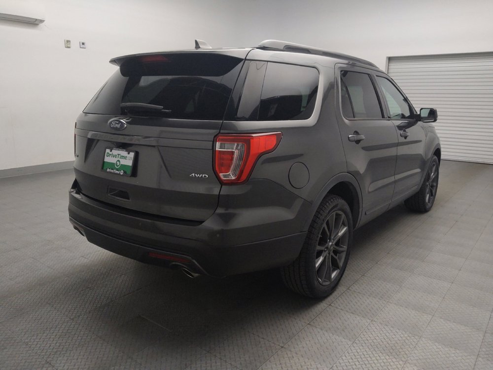 Used 2017 Ford Explorer XLT w/ Equipment Group 202A AWD/4WD image 9