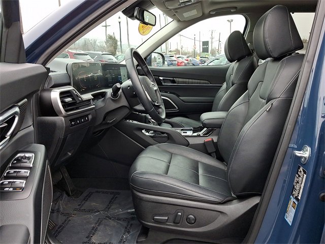 Certified 2024 Kia Telluride EX w/ EX Captain's Chair Package image 16