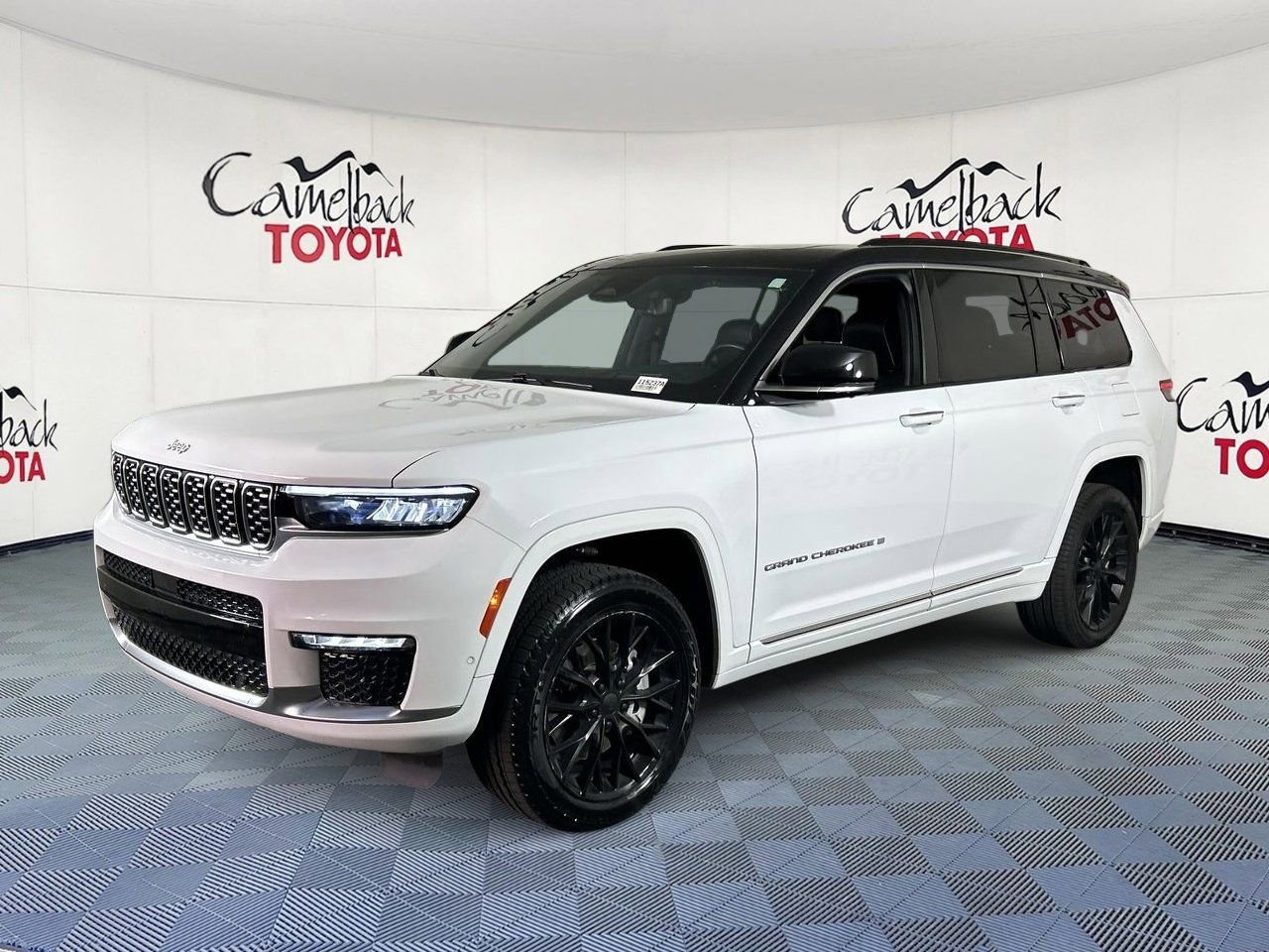 Used 2024 Jeep Grand Cherokee L Summit w/ Advanced Protech Group IV AWD/4WD image 2