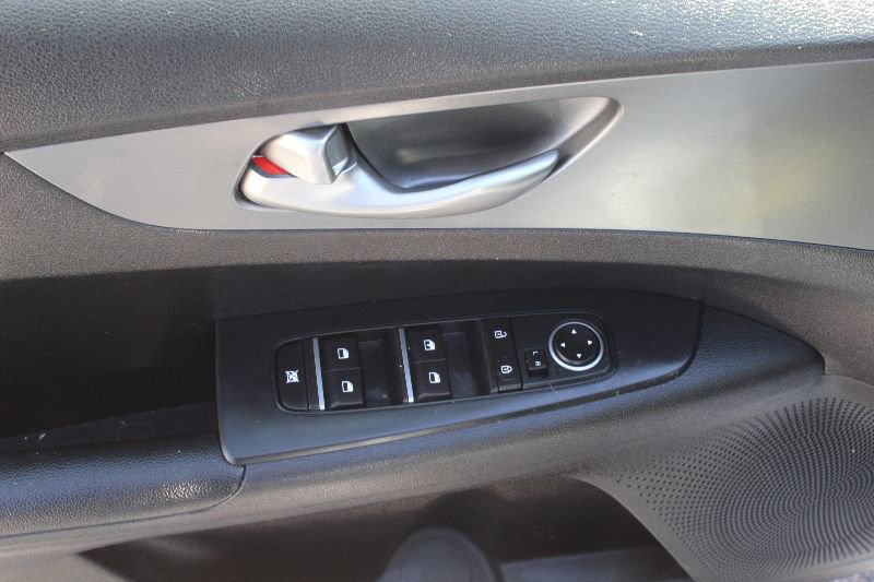 Used 2021 Kia Forte LXS image 9