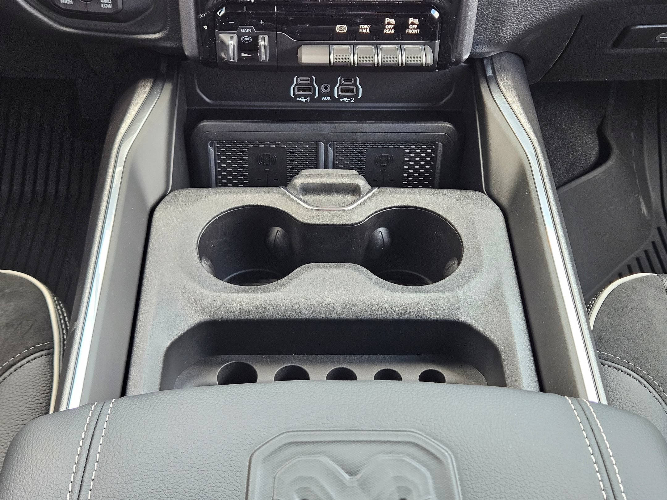 New 2026 RAM 2500 Laramie w/ Night Edition AWD/4WD image 10