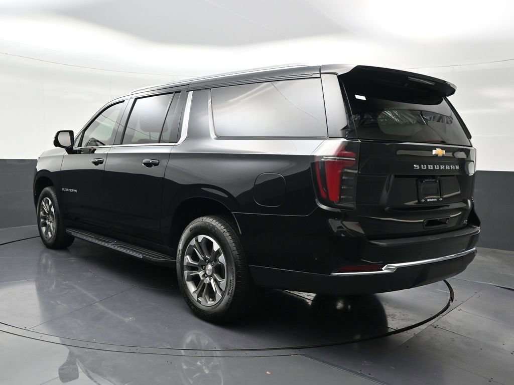 Used 2025 Chevrolet Suburban LT RWD image 3
