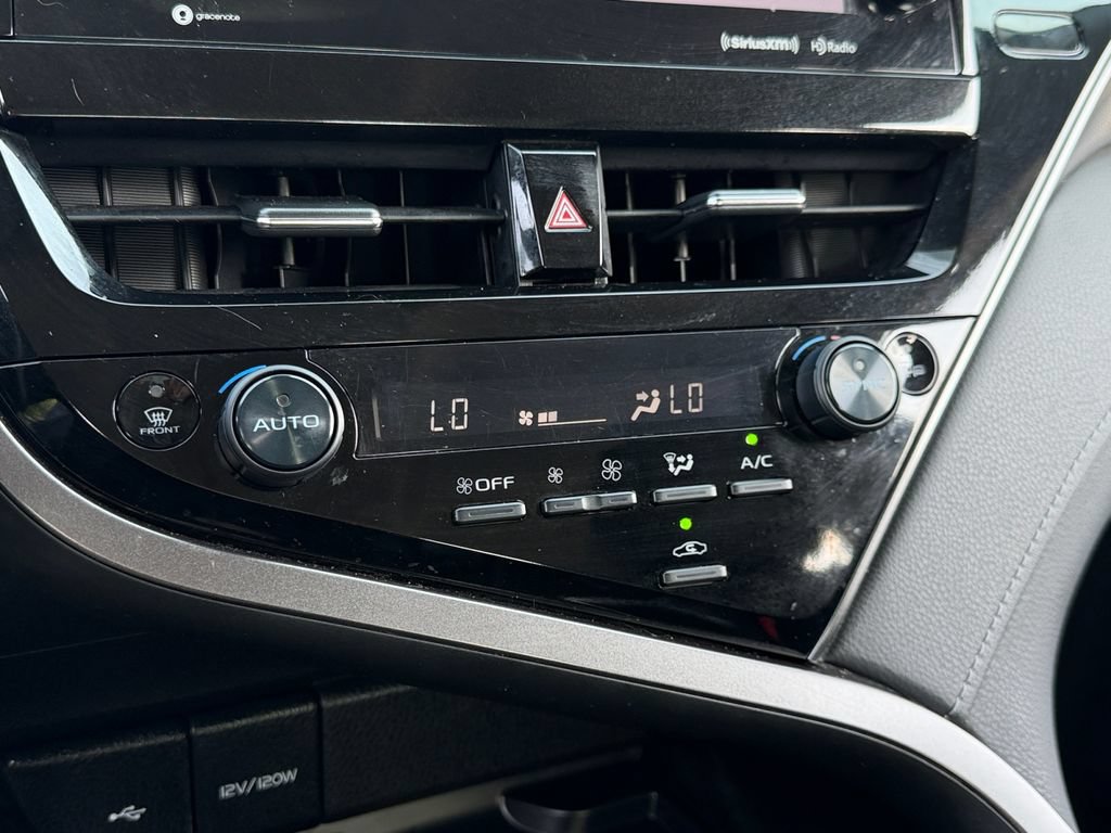 Used 2022 Toyota Camry XSE FWD image 21