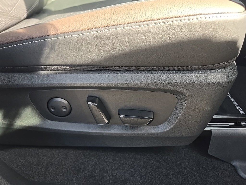 New 2025 Nissan Pathfinder Platinum w/ Lighting Package (N92) image 30