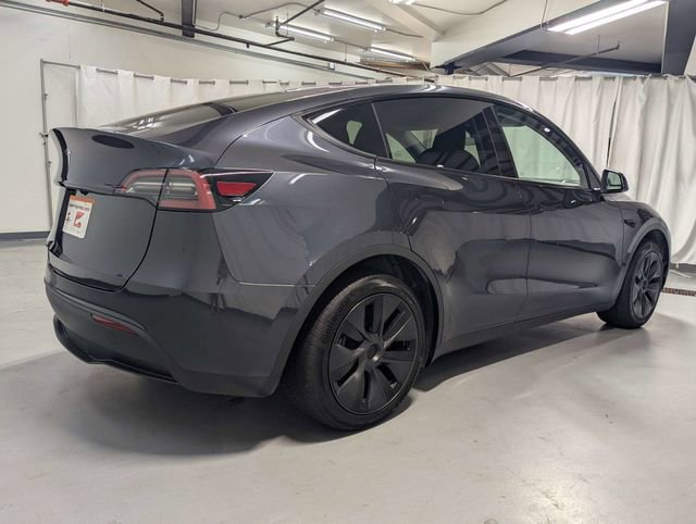 Used 2025 Tesla Model Y Long Range RWD image 3