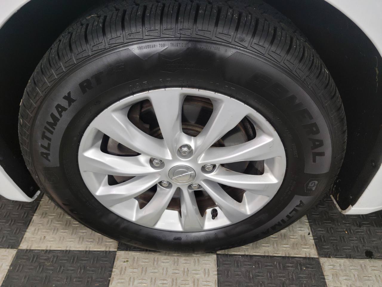 Used 2017 Chrysler Pacifica Touring-L FWD image 30